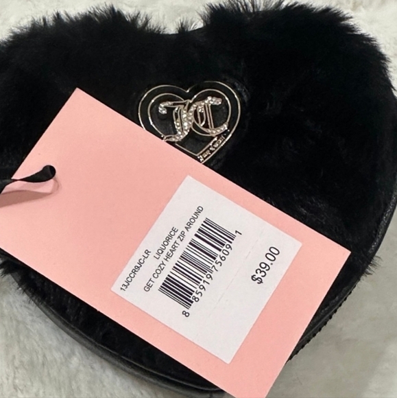 🖤🔹️Juicy couture🔹️ get cozy fluffy heart zip around wallet 👛  ✨️🖤 - Picture 4 of 5